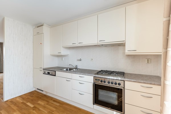 Foto - Te koop: Ruime dubbele benedenwoning met parkeerplaats!